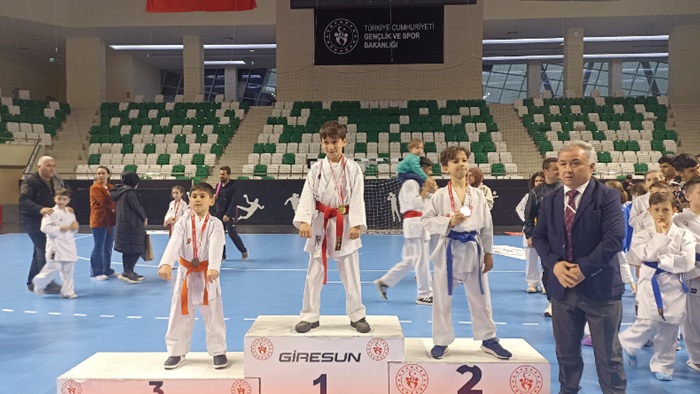 KARATE BRANŞINDA İL İKİNCİLİĞİ